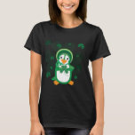 T-shirt Chemise de jour Patsy Penguin St. Patrick personna<br><div class="desc">Sur le devant : Patsy Penguin Sur le dos : Embrasse-moi Je suis irlandaise (ou utilisez une expression qui vous est propre,  c'est personnalisable !) Patsy Penguin a été adapté d'une illustration originale de Brittany Anne Rankin</div>