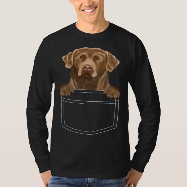 T-shirt Chesapeake Bay Retriever Dog In Pocket  Dog (Devant)