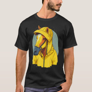 T-shirt Cheval pluvieux dans une cape de pluie jaune