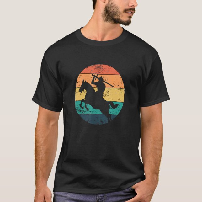 T-shirt Chevalier Avec Épée Sur Un Cheval (Devant)