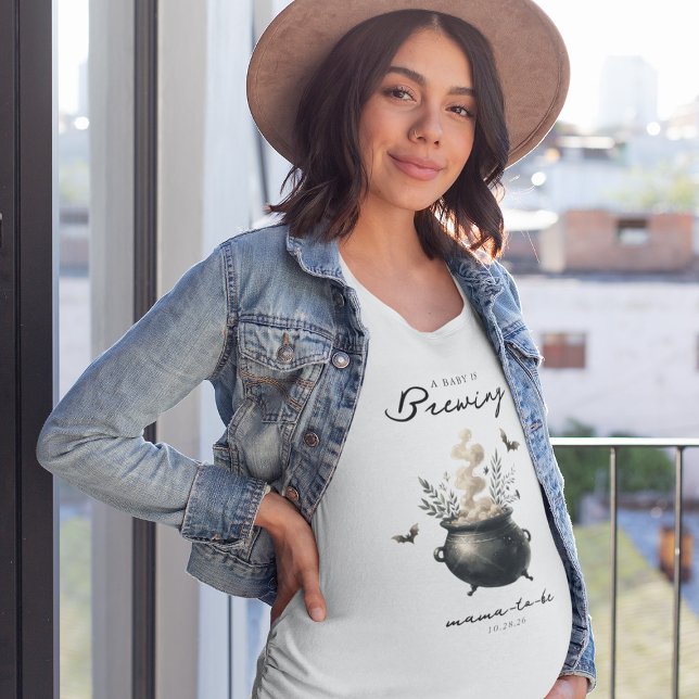 T-shirt Chic 'a Baby is Brewing' Halloween Baby Shower  (Créateur téléchargé)
