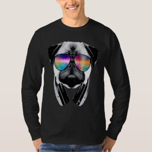 T-shirt Chien carlin avec lunettes et écouteurs écoute ver