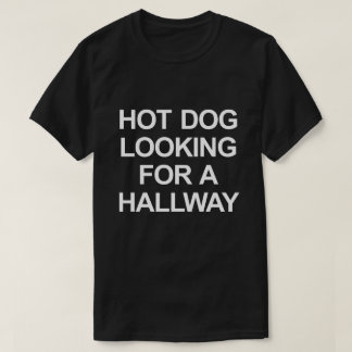 T-SHIRT CHIEN CHAUD À LA RECHERCHE D'UN DEMI-CHEMIN