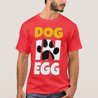 T-shirt chien dans les chiots à oeufs