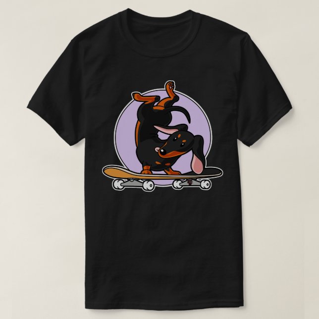 T-shirt Chien de saucisse noir Dachshund Wiener sur planch (Design devant)