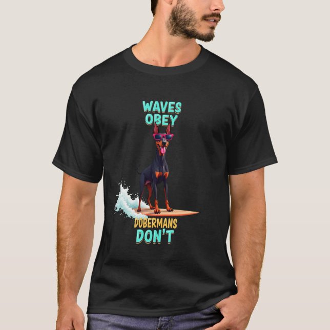T-shirt Chien de surf Dobermann Pinscher cool (Devant)