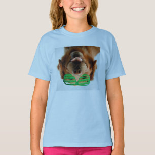 T-shirt Chien des images   de Getty avec des verres