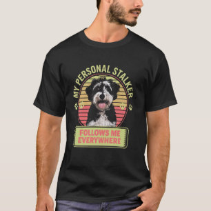 T-shirt Chien Drôle Design Mon Harceleur Personnel Me Suit