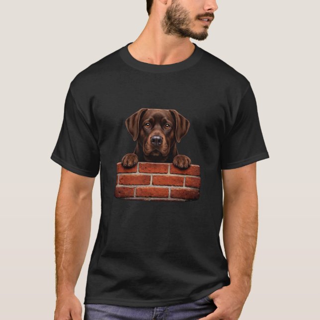 T-shirt Chien Labrador Chocolat Drôle Mur De Briques Choco (Devant)