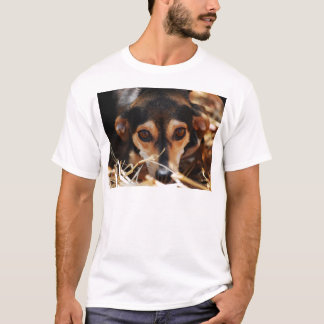 T-shirt Chien mignon allongé dans le foin