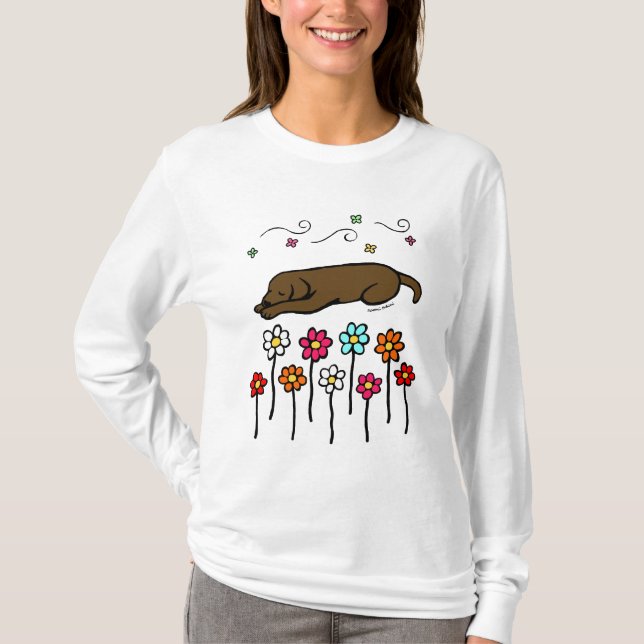 T-shirt Chocolat Labrador dormant dans le jardin (Devant)