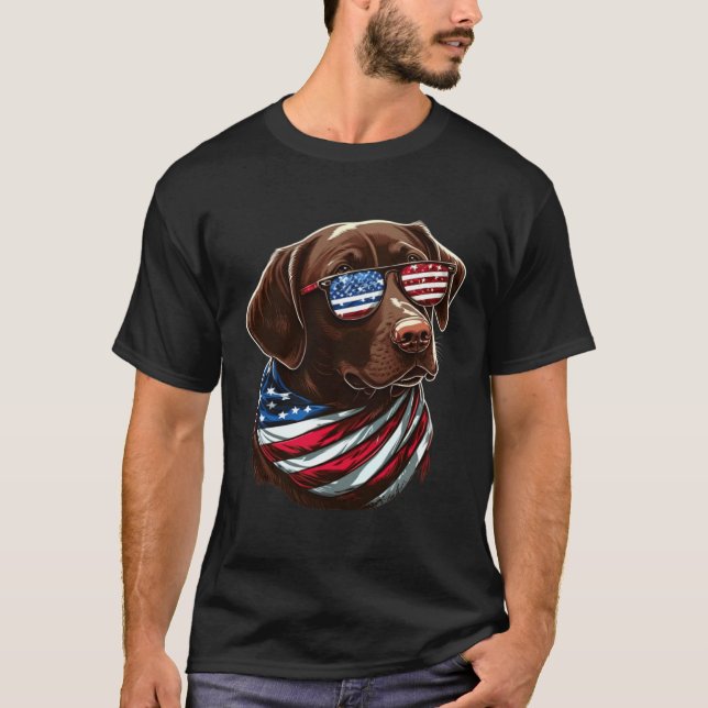 T-shirt Chocolate Labrador With USA Sunglasses And Flag (Devant)