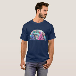 T-shirt Chouette à cœur surréaliste volant au-dessus de ro