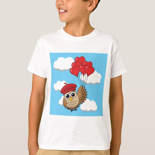 T-shirt Chouette mignonne volant avec des ballons de coeur (Devant)