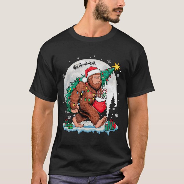 T-shirt Christmas Bigfoot Santa Tree Sleigh Moon Funny Xma (Devant)