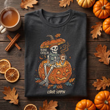 Cidre osseux en train de siroter Halloween squelet