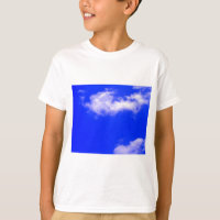 Ciel bleu clair et nuages blancs