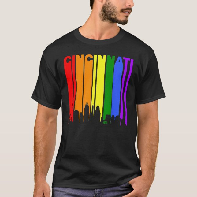 T-shirt Cincinnati Ohio LGBTQ Gay Pride Rainbow Skyline (Devant)