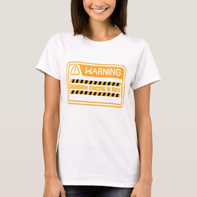 T-Shirt Citation Attention Quelqu'un d'Électrique  (Devant)