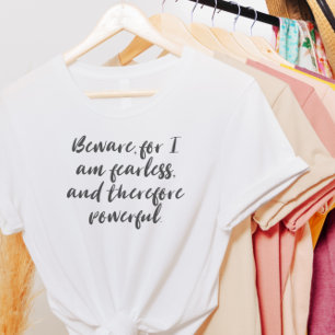 T-shirt Citation de femme sans peur dans la typographie de