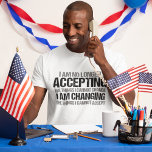 T-shirt Citation d'un militant politique inspirant sur le<br><div class="desc">Je n'accepte plus les choses que je ne peux pas changer, je change les choses que je ne peux pas accepter. Faites la différence, prenez position avec ce t-shirt de politique cool pour une féministe forte. Un impressionnant dessin d'activiste politique pour les marches et les manifestations, avec une citation inspirante...</div>