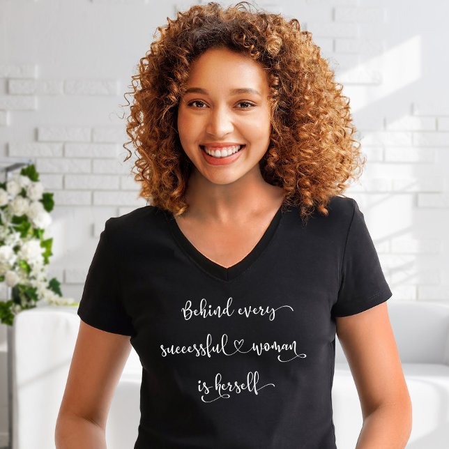 T-shirt Citation Féministe de Femme Réussie Script Moderne (Créateur téléchargé)
