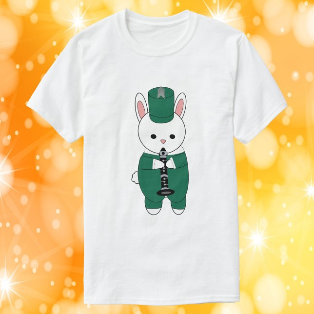 T-shirt Clarinet Rabbit Bande de Marquage Vert Blanc (A tshirt with a rabbit playing the clarinet while wearing a green and white marching band uniform.)
