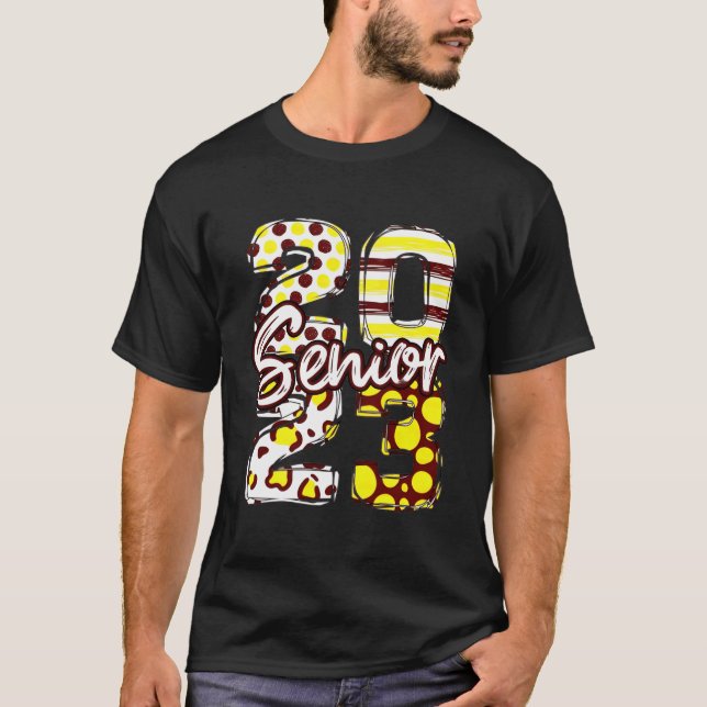 T-shirt Clas Supérieure De Diplôme Maroon Et Gold 2023 (Devant)