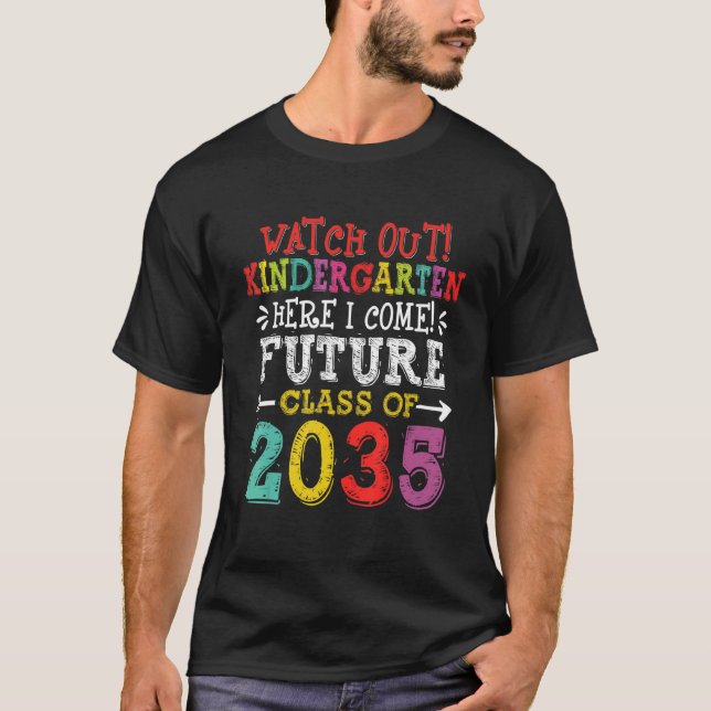 T-shirt Classe Futur Homme De 2035 Attention maternelle H (Devant)
