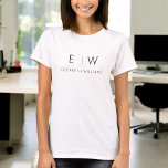 T-shirt Classic Élégant Moderne Minimaliste Nom Monogramme<br><div class="desc">Élevez votre style avec notre Monogram Black White Modern Minimalist Elegant T-Shirt. Cette armoire indispensable allie élégance classique et minimalisme contemporain, ce qui en fait un complément polyvalent et élégant à votre collection. Conçu avec une attention minutieuse aux détails, ce T-shirt est plus qu'un vêtement, c'est une déclaration personnalisée. Le...</div>