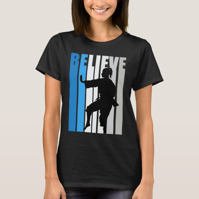 T-shirt Classique Bleu Femmes Croient Karaté Motivation Re (Devant)