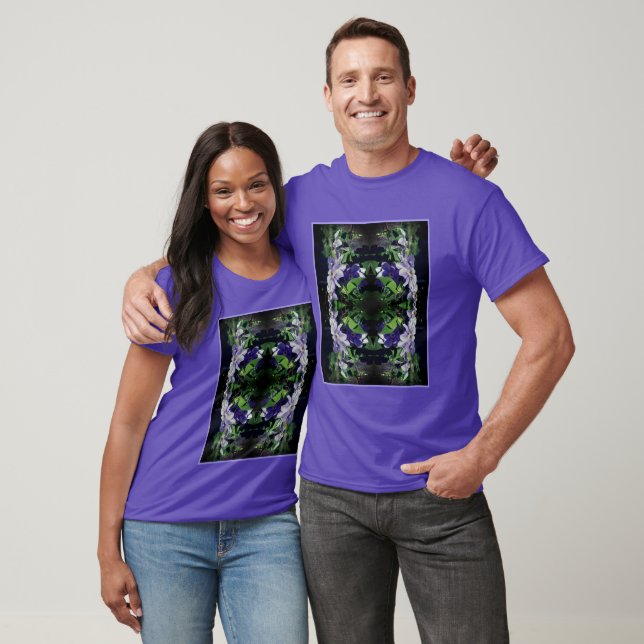 T-shirt Clematis Violet Sur La Clôture Dans Le Soleil Abst (Unisexe)