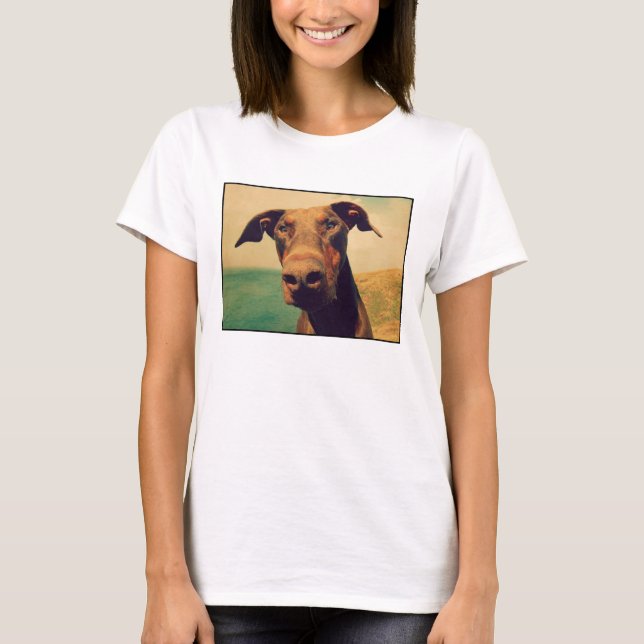 T-shirt Closeudo drôle d'un chien Doberman naturel (Devant)