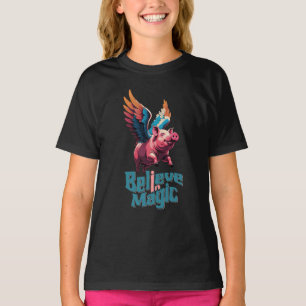 T-shirt Cochon mignon avec ailes colorées Croire en la m