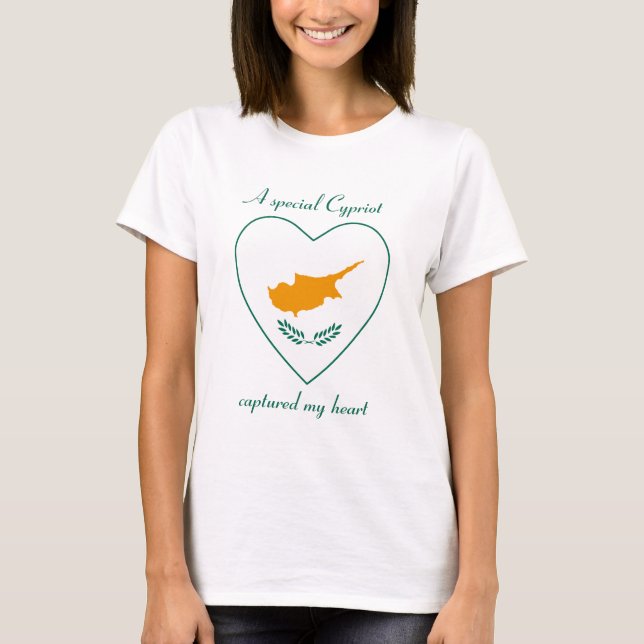 T-Shirt Cœur avec Drapeau de Chypre (Devant)