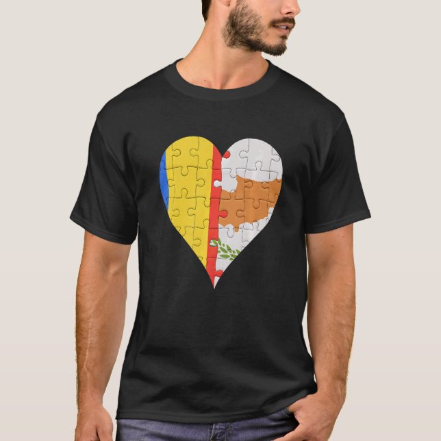 T-shirt Coeur du drapeau chypriote roumain (Devant)