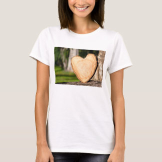 T-shirt coeur en bois