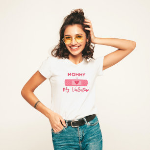 T-shirt Coeur en plâtre rose mignon Maman est ma Saint-V