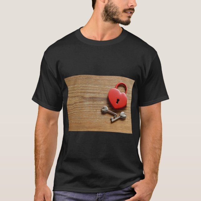 T-shirt Coeur rouge avec serrure et clé (Devant)