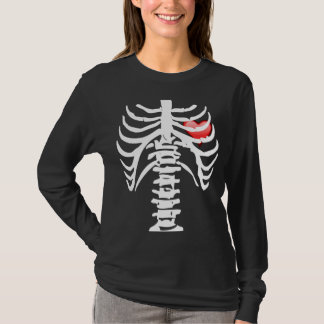 T-shirt Coeur rouge de radiographie de la poitrine avec le