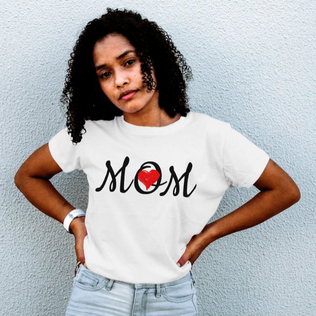 T-shirt Coeur rouge élégant Croquis : L'amour de maman (Créateur téléchargé)
