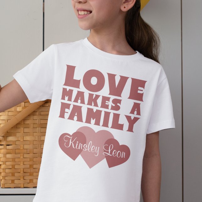 T-shirt Coeurs d'adoption "L'amour fait une famille" Nom p ("love makes a family" adoption day t-shirt. Pink with roses and custom name)