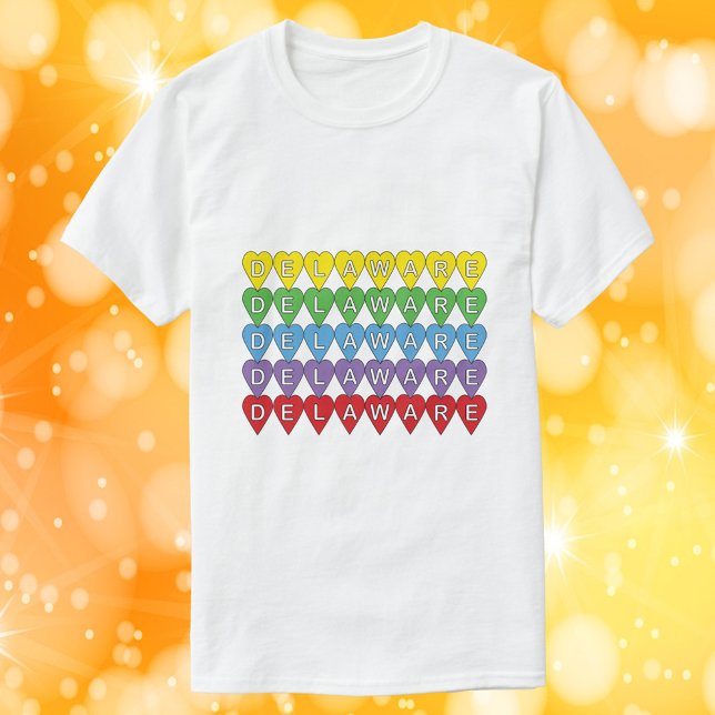 T-shirt Coeurs Delaware Colorful Arc-en-ciel (A shirt with yellow, green, blue, purple and red hearts that say Delaware)