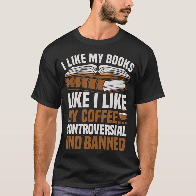 T-shirt Coffee And Banned Books Lover (Devant)