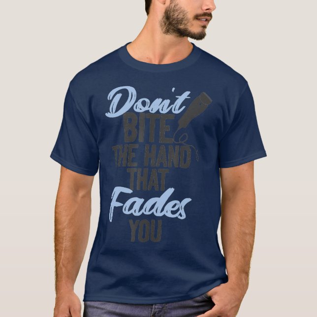 T-shirt Coiffeuse Stylo Coiffeuse Ne Bite Pas La Main Que (Devant)
