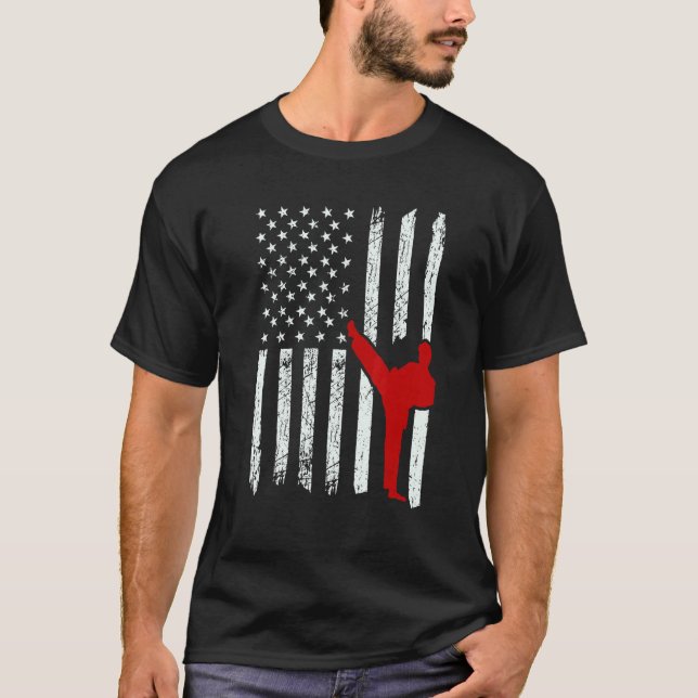 T-shirt Combattant de karaté au drapeau américain (Devant)