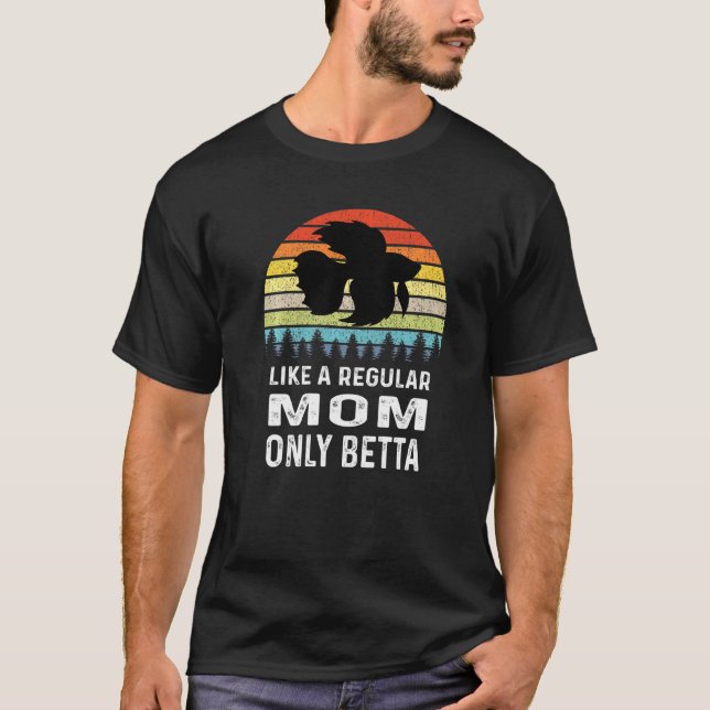 T-shirt Comme une maman normale mais avec un poisson comba (Devant)