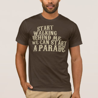 T-shirt Commencez à marcher derrière moi. Nous pouvons