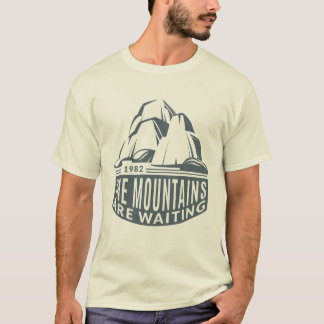 T-shirt Conception d'alpiniste de montagne en attente