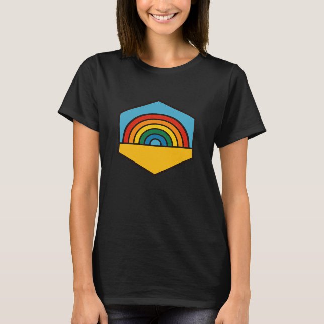 T-shirt Conception d'arc géométrique de couleur arc-en-cie (Devant)